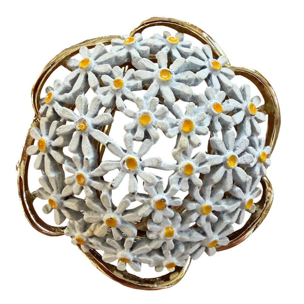 Vintage 60s White Daisy Flower Cluster Brooch Gold Tone Enamel Floral Pin 1.5